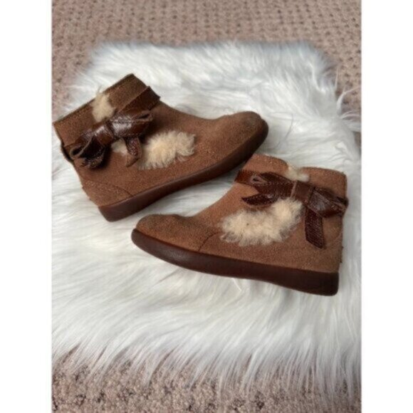 UGG girls toddler size 8 Libbie chestnut bow boots 1005151T